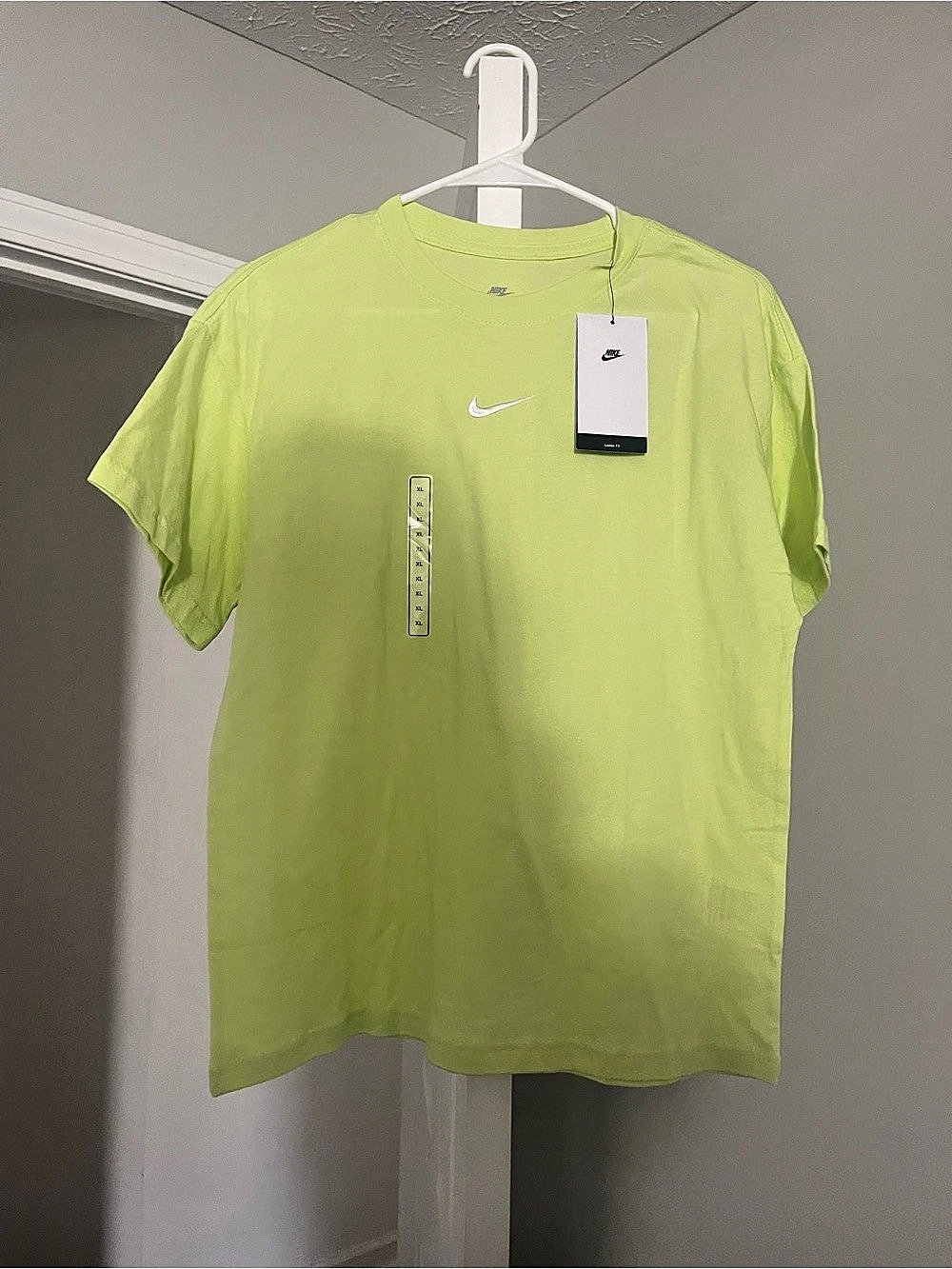 Nike Sportswear Premium Essentials T-Shirt Short Sleeve Tee Green Girls XL